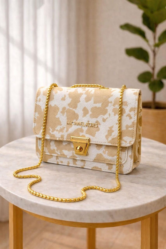 Front Lock Bag beige and white