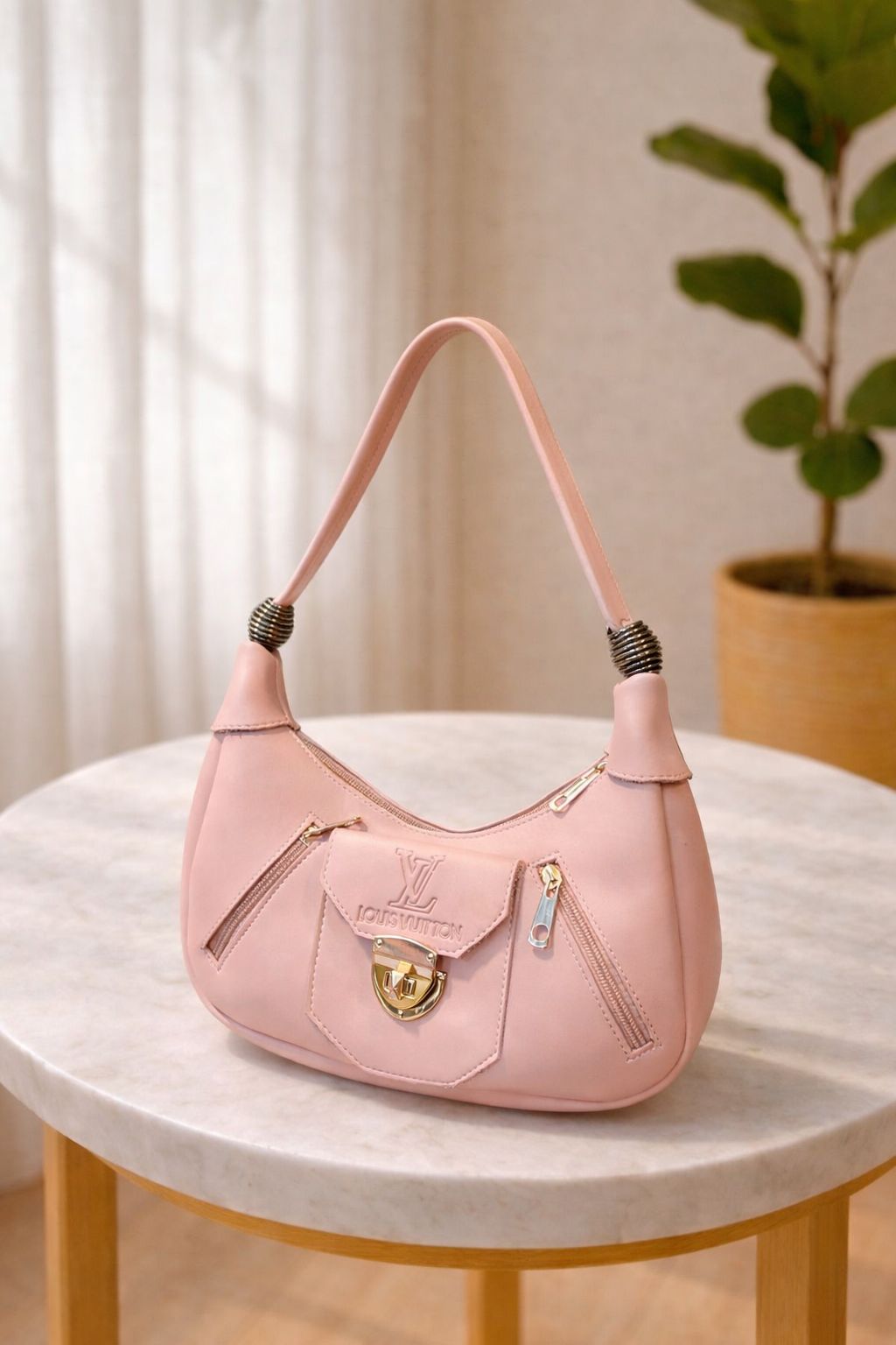 L-V Shoulder Bag  light pink